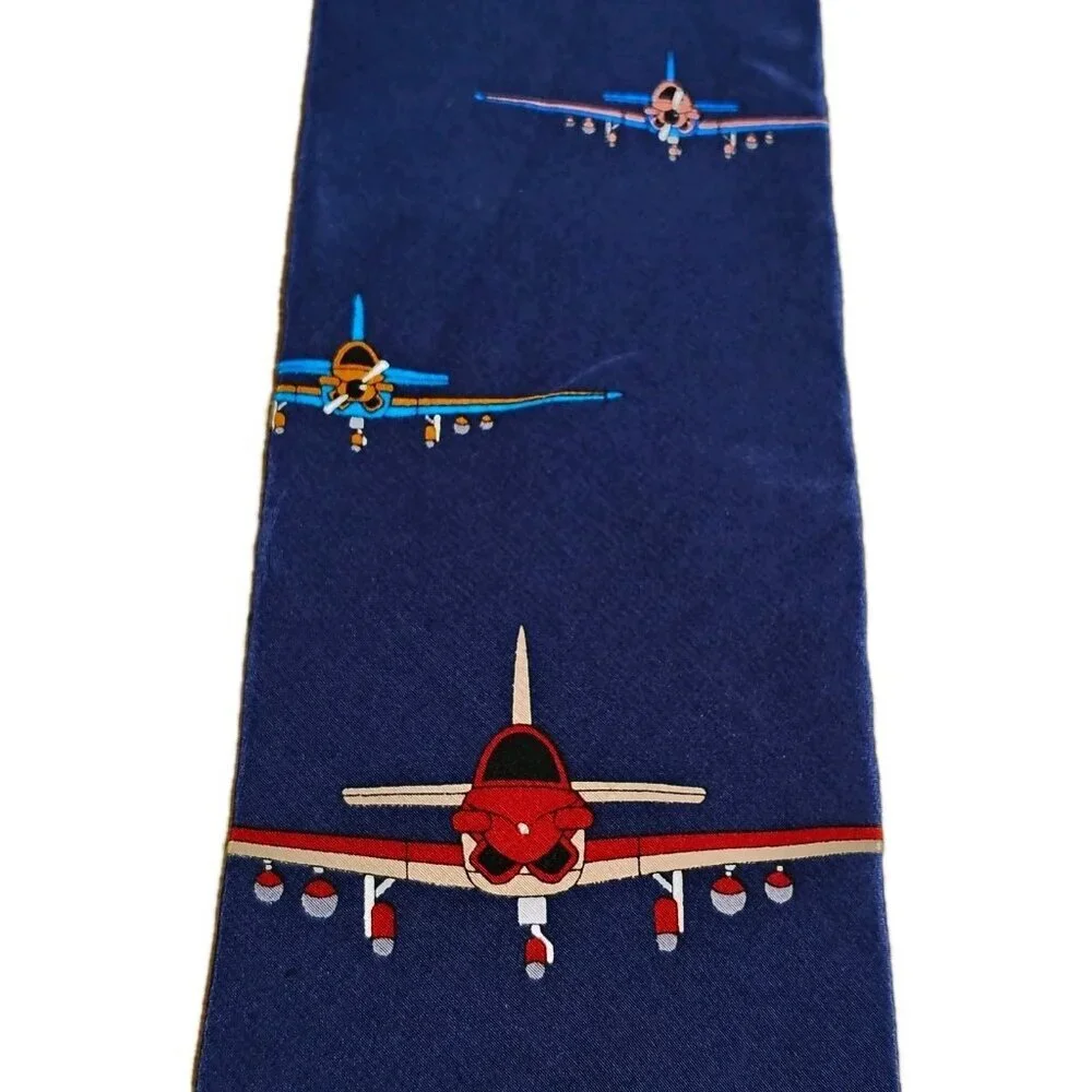 Vicki Davis New York Happy Landing Tie 100% Silk